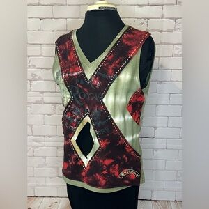 Parasuco Red and Green Asymmetrical Cut Out Tank Top Size XL
Summer Sleeveless